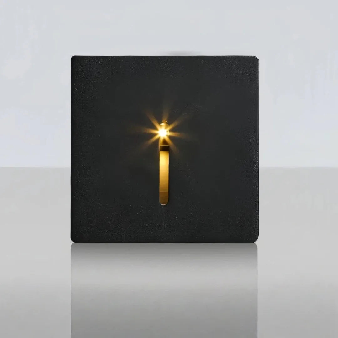 Segnapasso LED da incasso quadrato dal design minimalista con sensore di movimento per portico