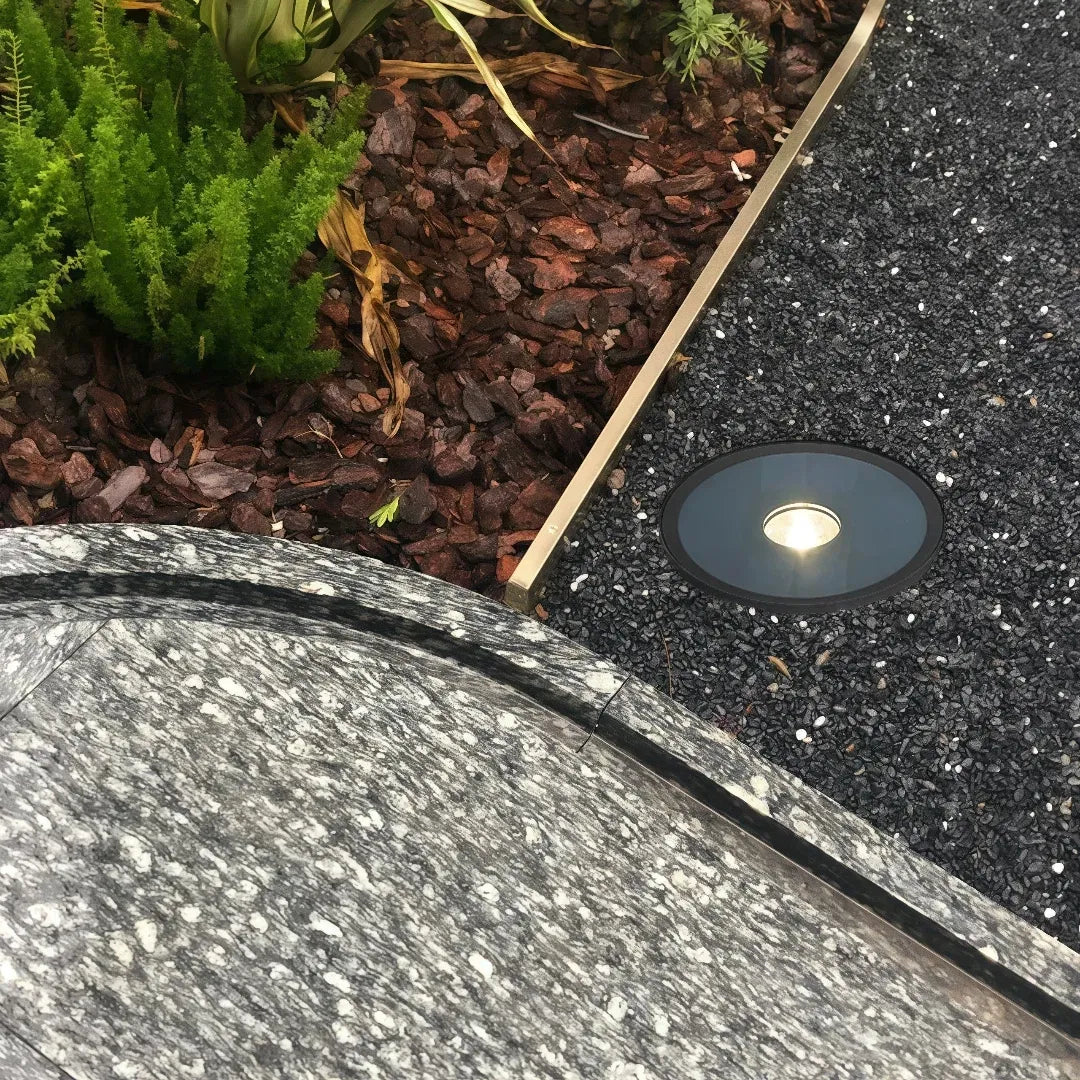 Segnapasso solare calpestabile a LED a disco da incasso nero da giardino