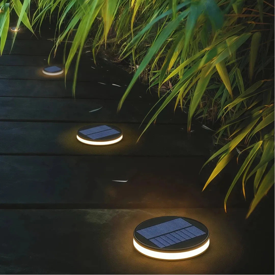 Segnapasso solare LED calpestabile a disco piatto nero con picchetto da terra per terrazzo