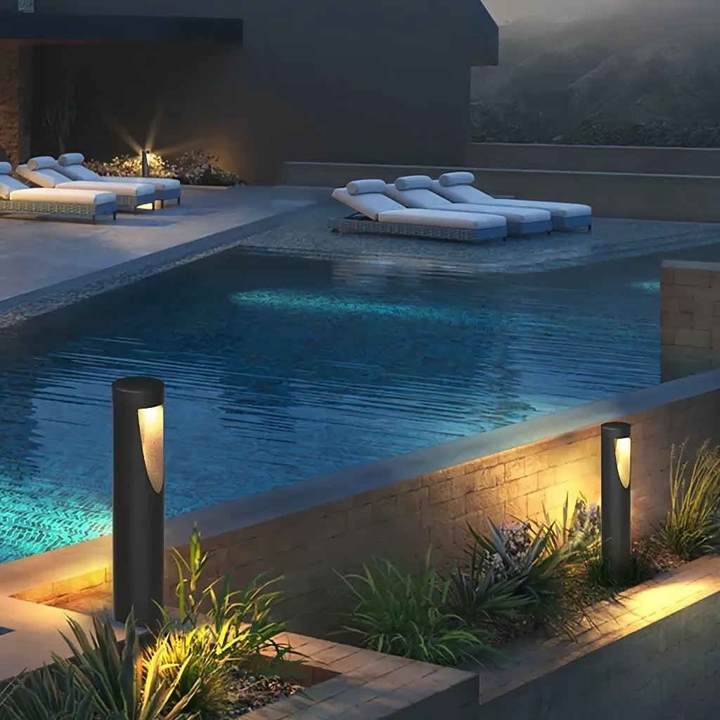 Paletto LED da giardino cilindrico in metallo nero dal design moderno