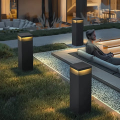 Paletto da giardino LED solare a colonna in metallo nero dal design moderno