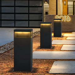 Paletto da giardino LED solare a colonna in metallo nero dal design moderno