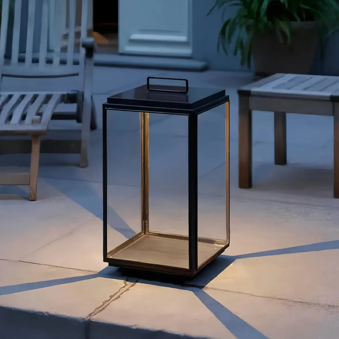 Lanterna da pavimento minimal a LED in vetro trasparente per terrazzo