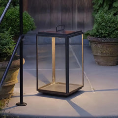 Lanterna da pavimento minimal a LED in vetro trasparente per terrazzo