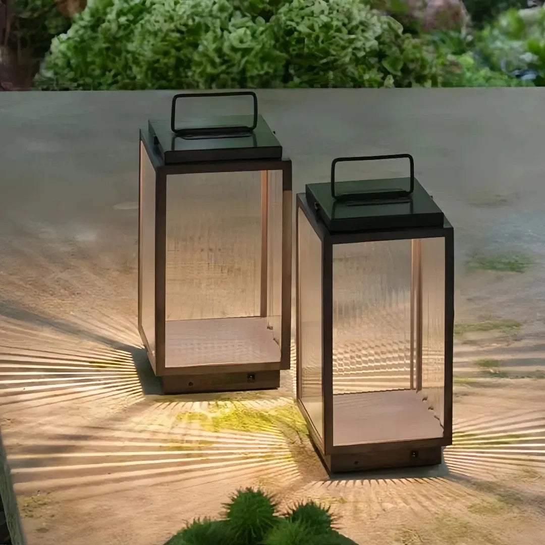 Lanterna da pavimento minimal a LED in vetro trasparente per terrazzo