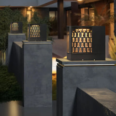 Lampada per pilastro esterno solare LED con effetto griglia decorativo nera