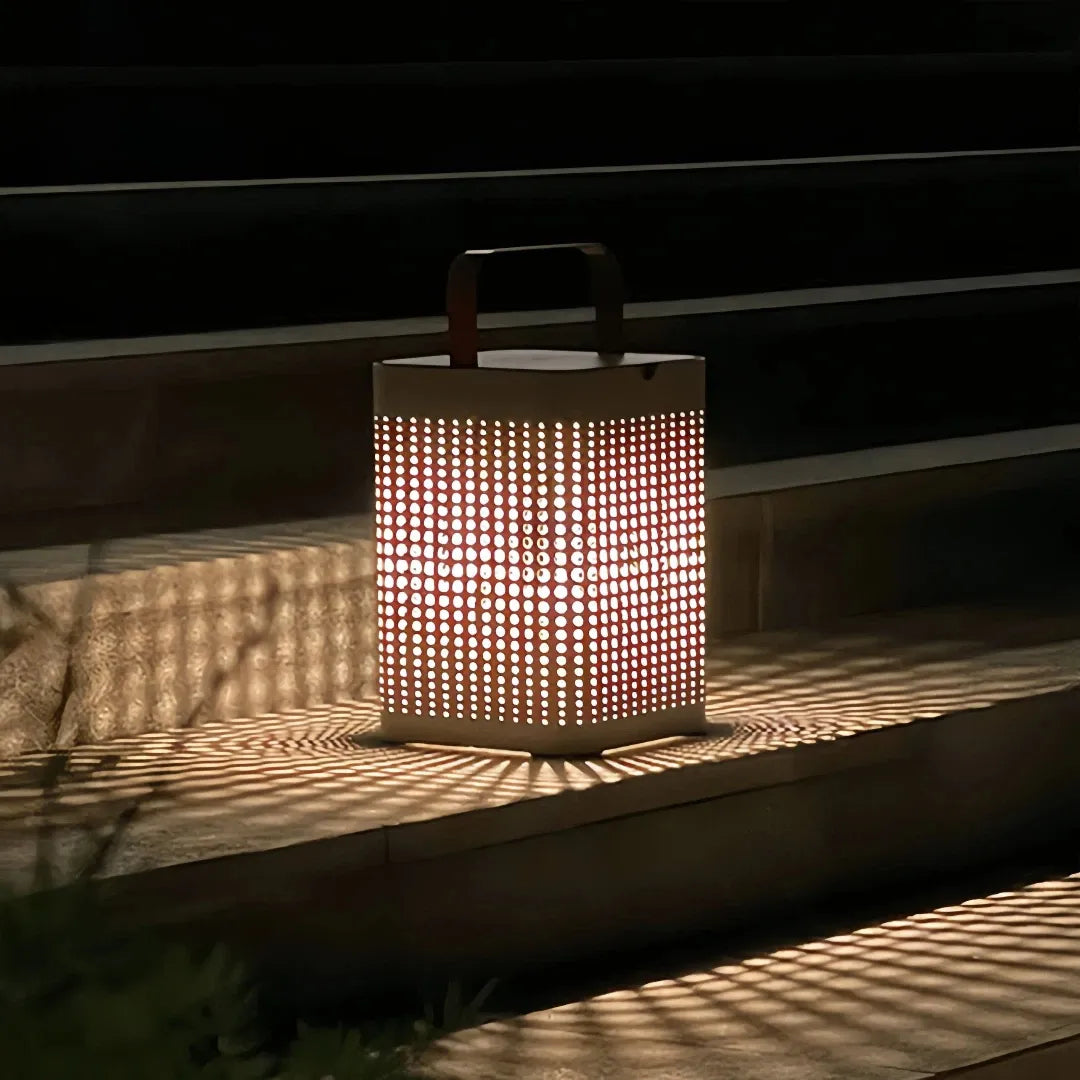 Lanterna da esterno solare LED portatile ricaricabile con effetto traforato per giardino