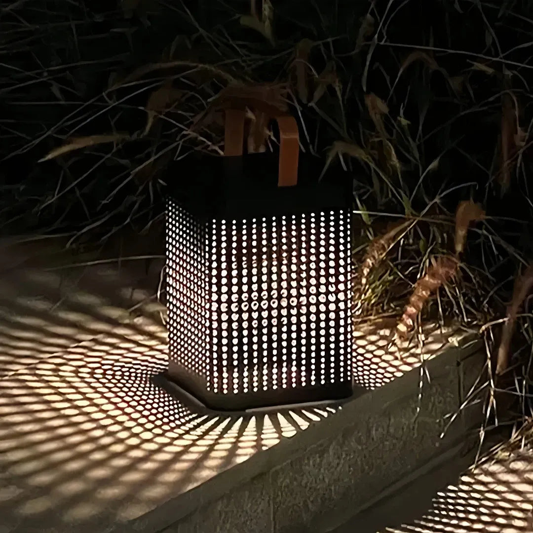 Lanterna da esterno solare LED portatile ricaricabile con effetto traforato per giardino