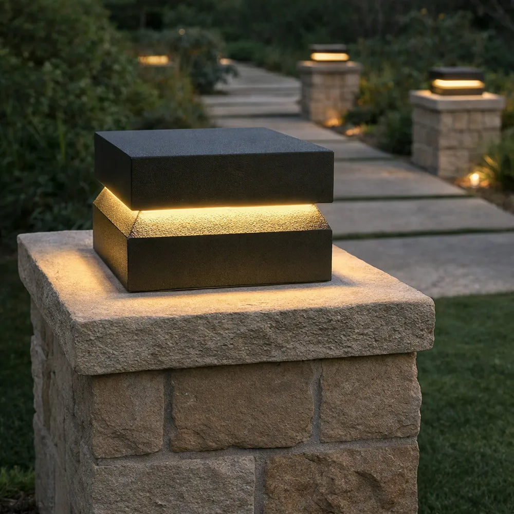 Lampada solare LED per pilastri esterni in metallo nero quadrata stile moderno per giardino