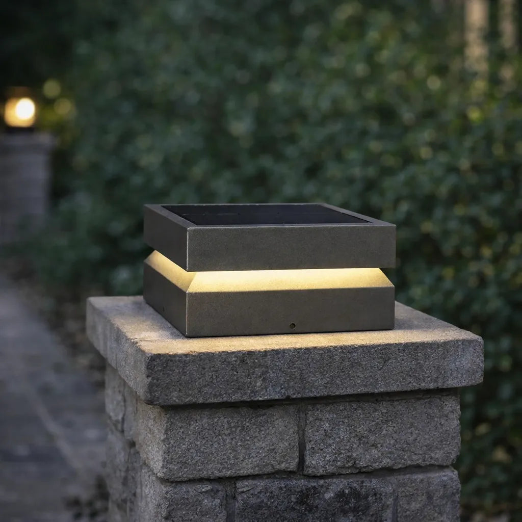 Lampada solare LED per pilastri esterni in metallo nero quadrata stile moderno per giardino