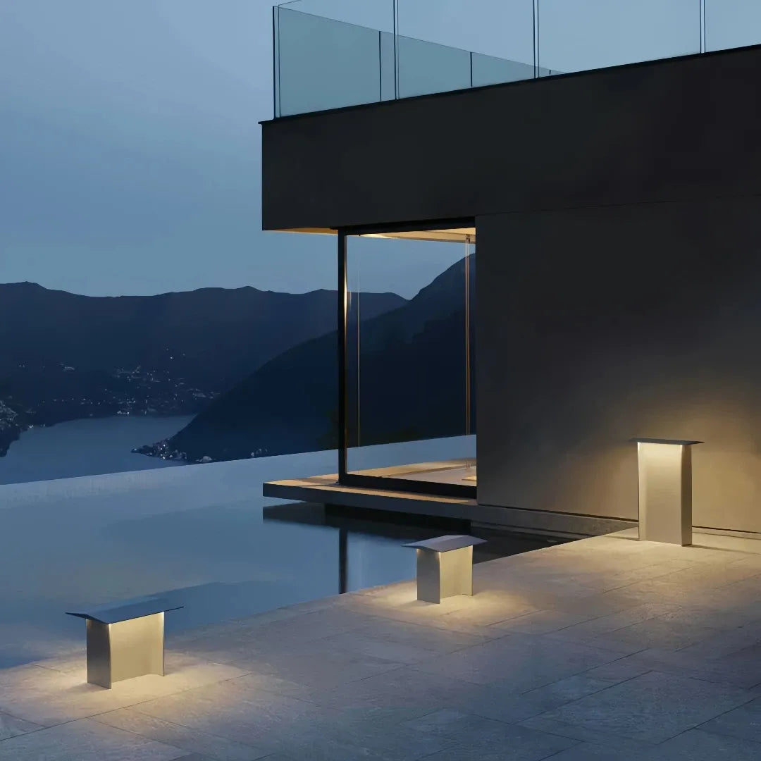 Lampioncino da giardino di design minimalista LED in acciaio inox con finitura satinata