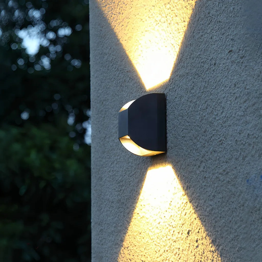 Applique da esterno LED bidirezionale nera dal design moderno