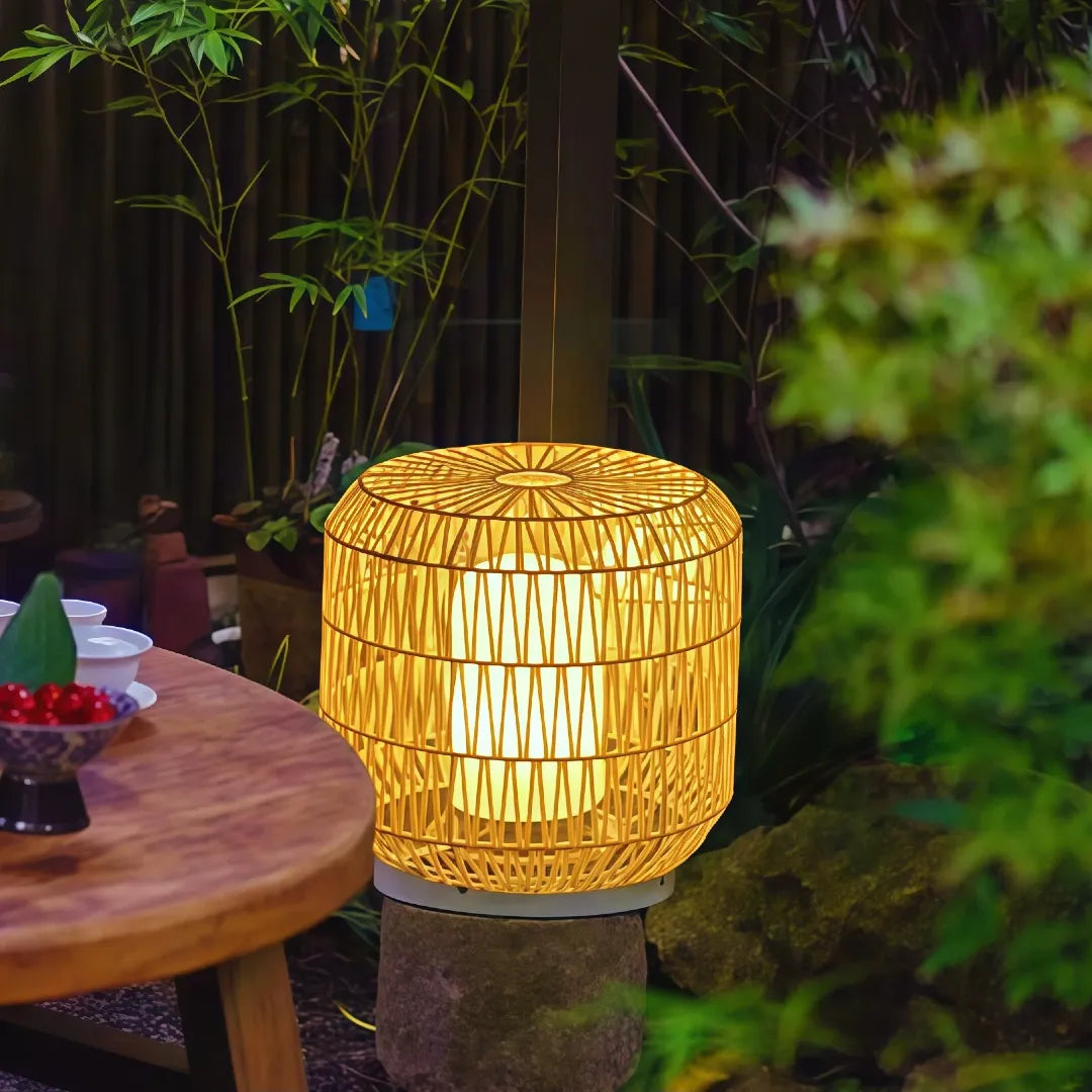 Lanterna da esterno solare LED in rattan naturale forma cilindrica per terrazzo