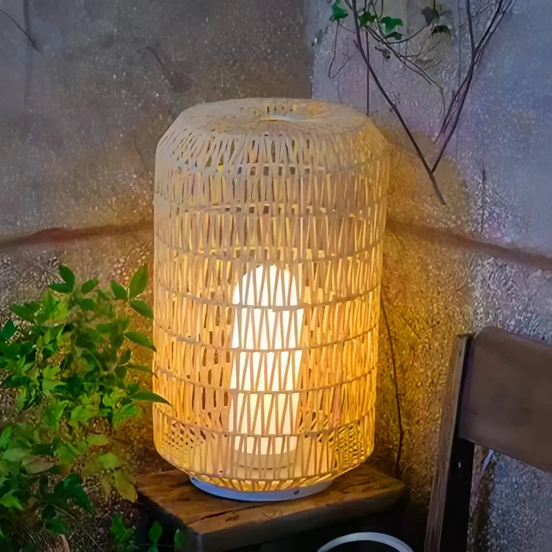 Lanterna da esterno solare LED in rattan naturale forma cilindrica per terrazzo