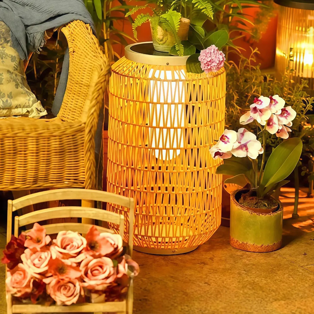 Lanterna da esterno solare LED in rattan naturale forma cilindrica per terrazzo