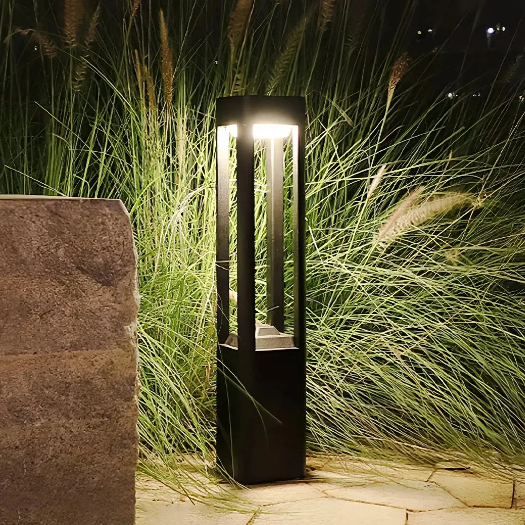 Paletto LED da giardino dal design moderno a profilo geometrico nero