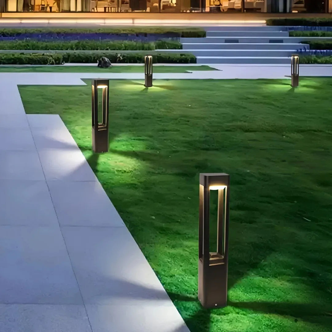 Paletto LED da giardino dal design moderno a profilo geometrico nero