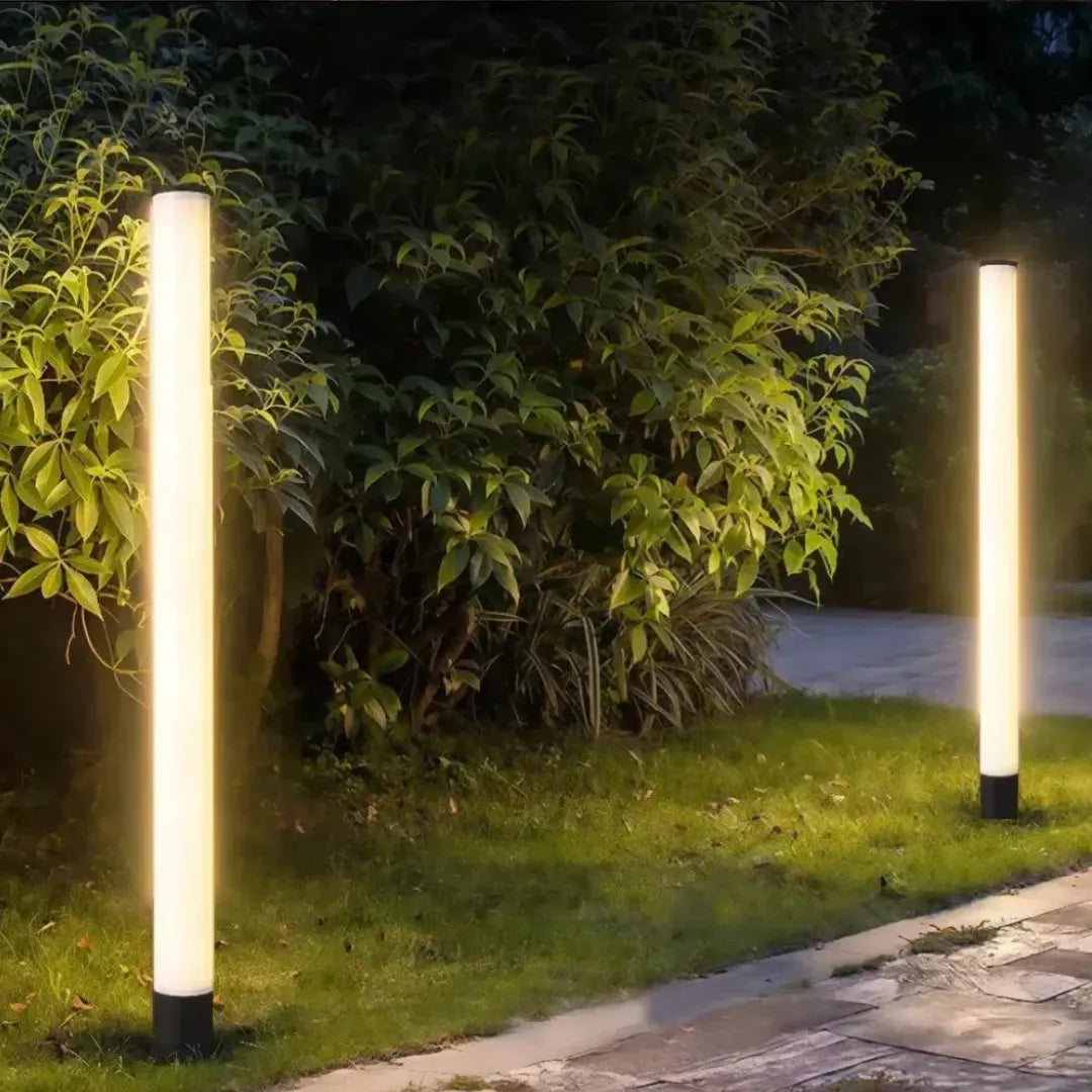 Paletto luminoso cilindrico da esterni nero a LED con design minimalista per giardino