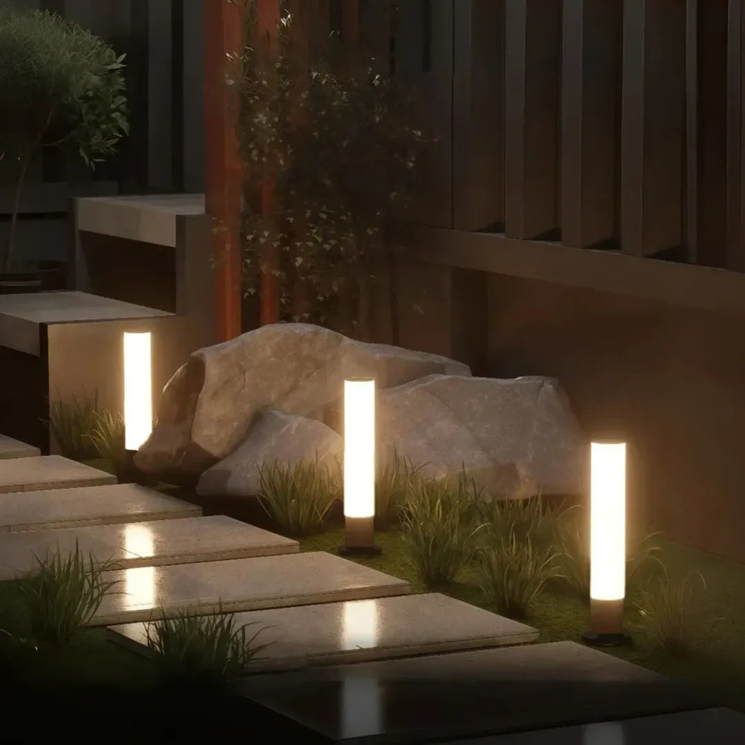 Paletto luminoso cilindrico da esterni nero a LED con design minimalista per giardino