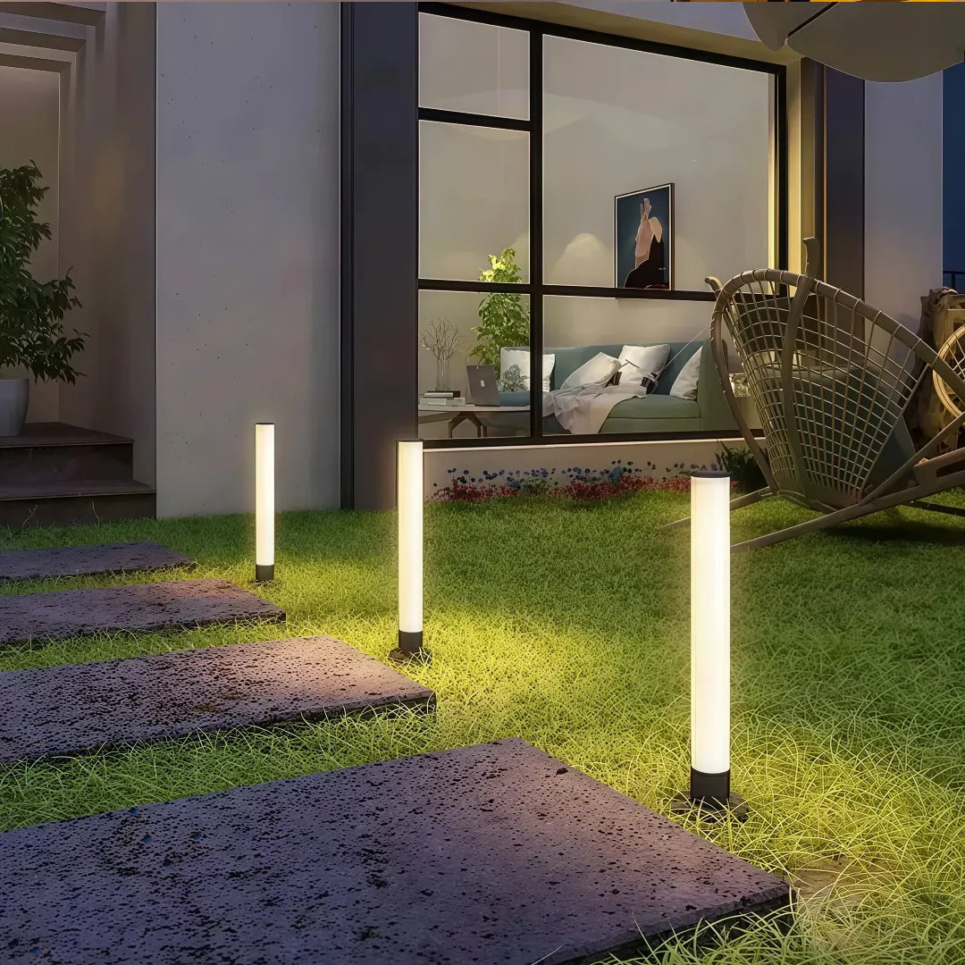 Paletto luminoso cilindrico da esterni nero a LED con design minimalista per giardino