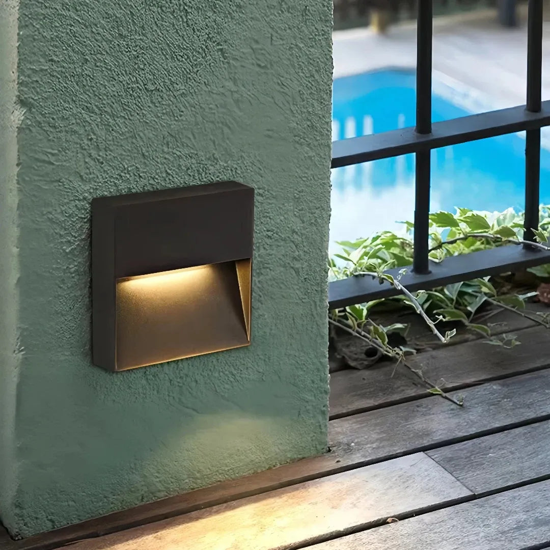 Segnapasso LED da esterno senza incasso dal design minimalista nero con finitura opaca