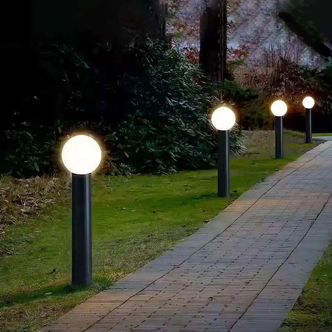 Paletto LED da giardino con diffusore sferico dal design moderno