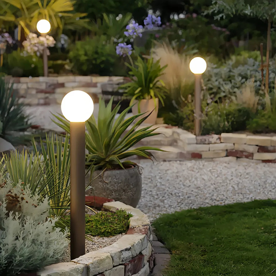 Paletto LED da giardino con diffusore sferico dal design moderno