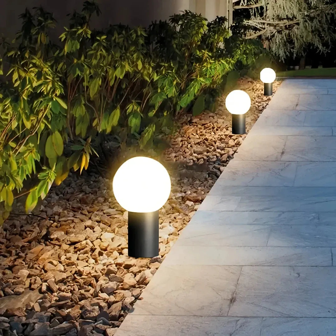 Paletto LED da giardino con diffusore sferico dal design moderno