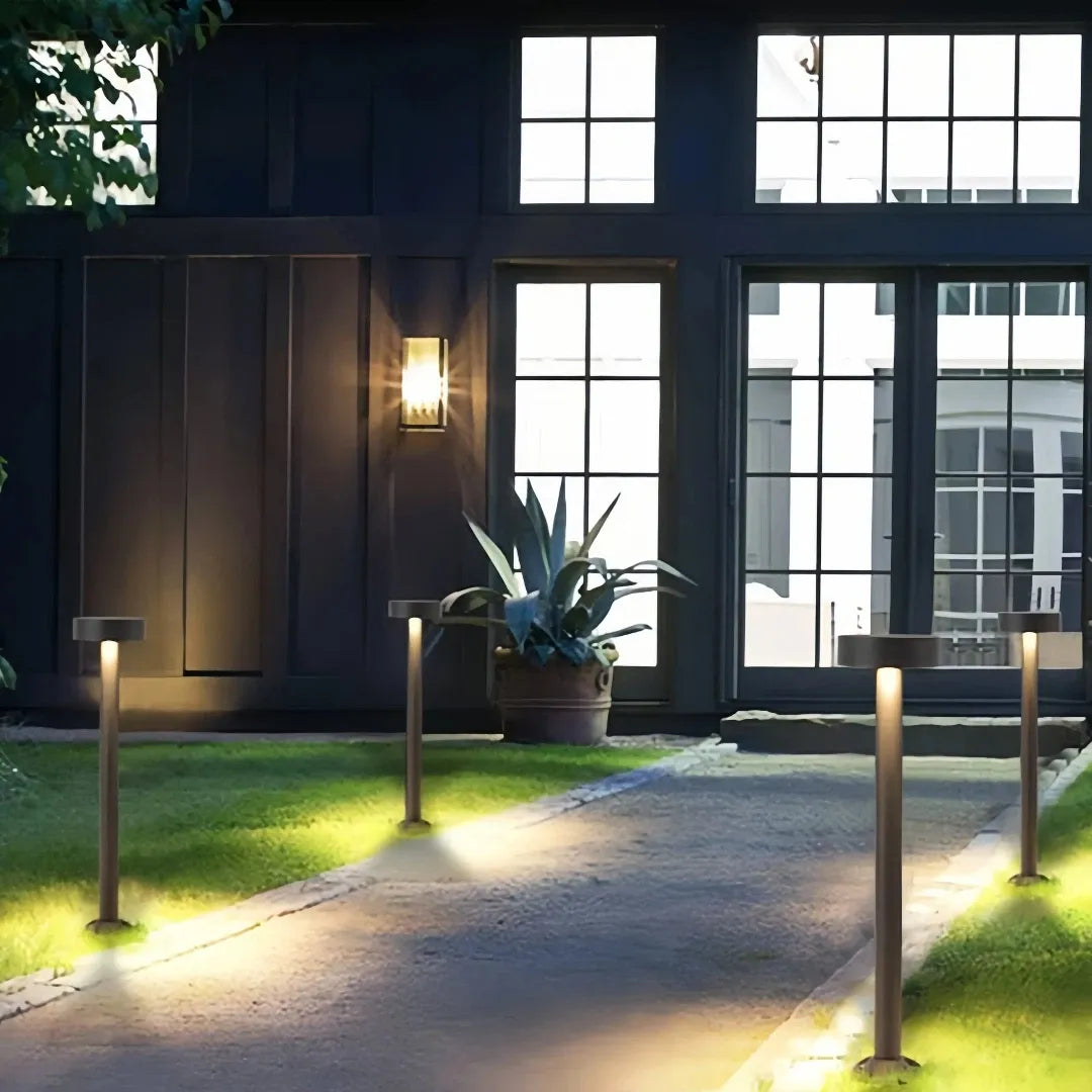 Paletto luminoso da giardino LED stile minimal nero con testa a disco