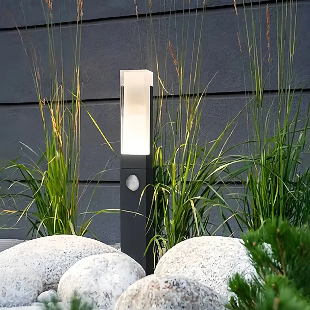 Paletto da giardino LED con sensore di movimento nero minimalista a colonna