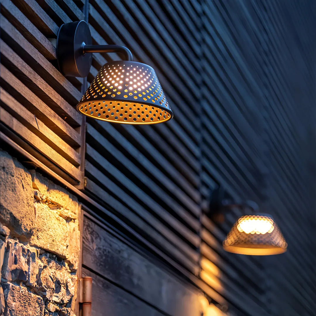 Applique per esterno moderne LED in metallo traforato IP65