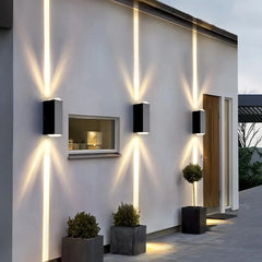 Applique da esterno doppio fascio luminoso LED rettangolare nero per balcone minimal