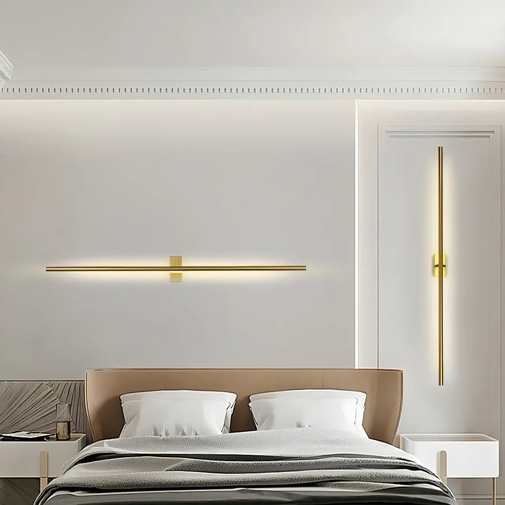 Applique LED orientabile in metallo dal design lineare dimmerabile per soggiorno