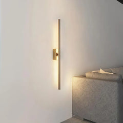 Applique LED orientabile in metallo dal design lineare dimmerabile per soggiorno