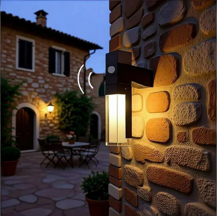 Applique da esterno con sensore di movimento LED a forma di colonna rettangolare nera moderna