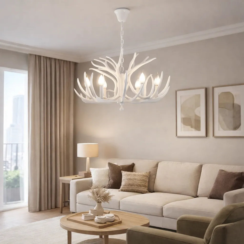 Lampadario con corna di cervo bianco stile chalet per soggiorno