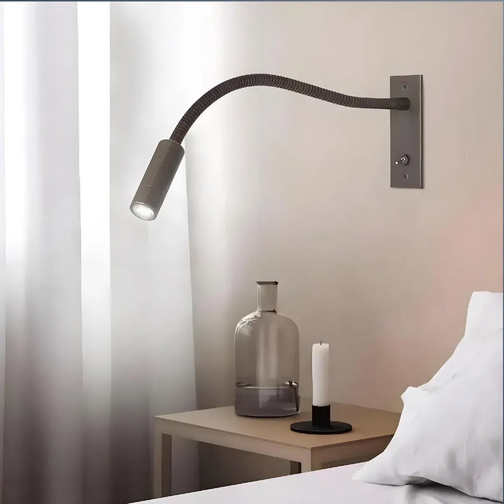 Lampada da lettura a parete orientabile a LED dal design minimalista per comodino
