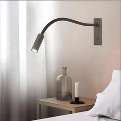 Lampada da lettura a parete orientabile a LED dal design minimalista per comodino
