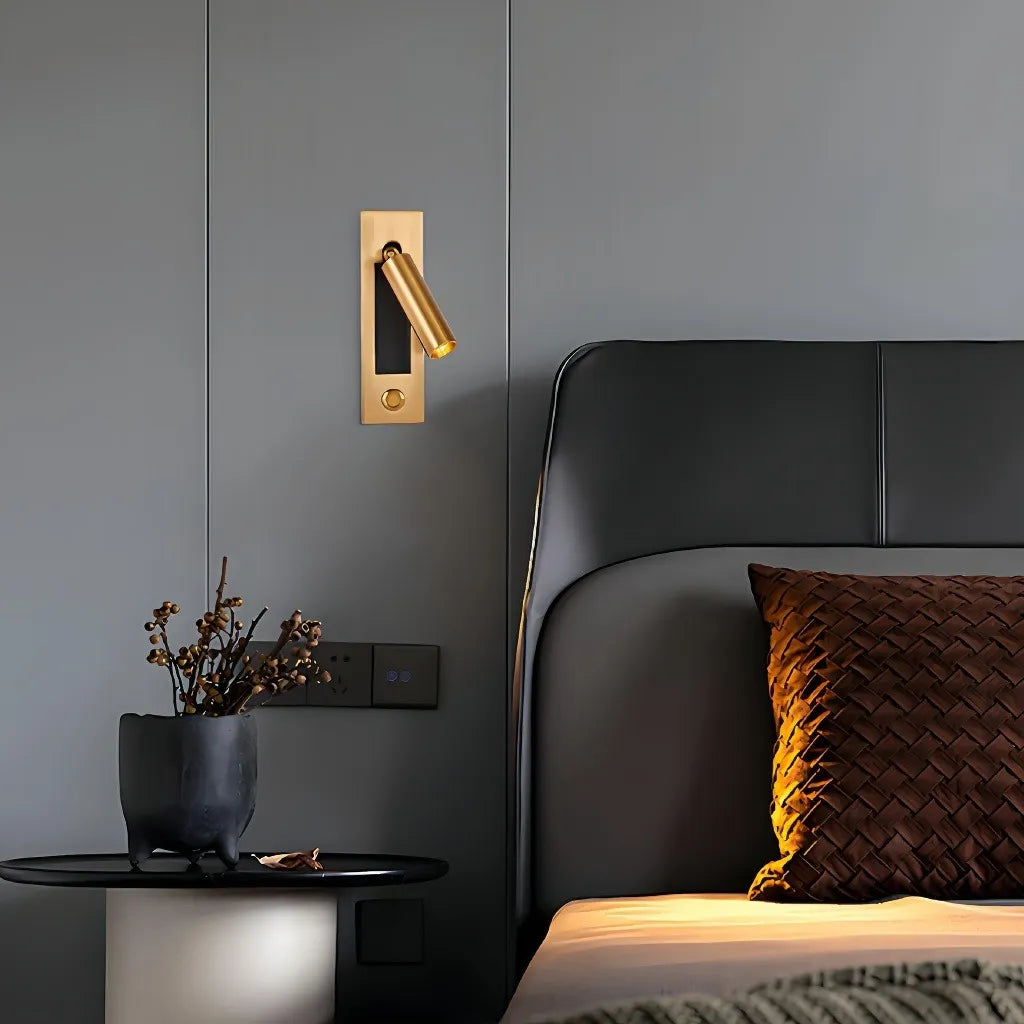 Applique da comodino moderna da incasso con spot orientabile e interruttore