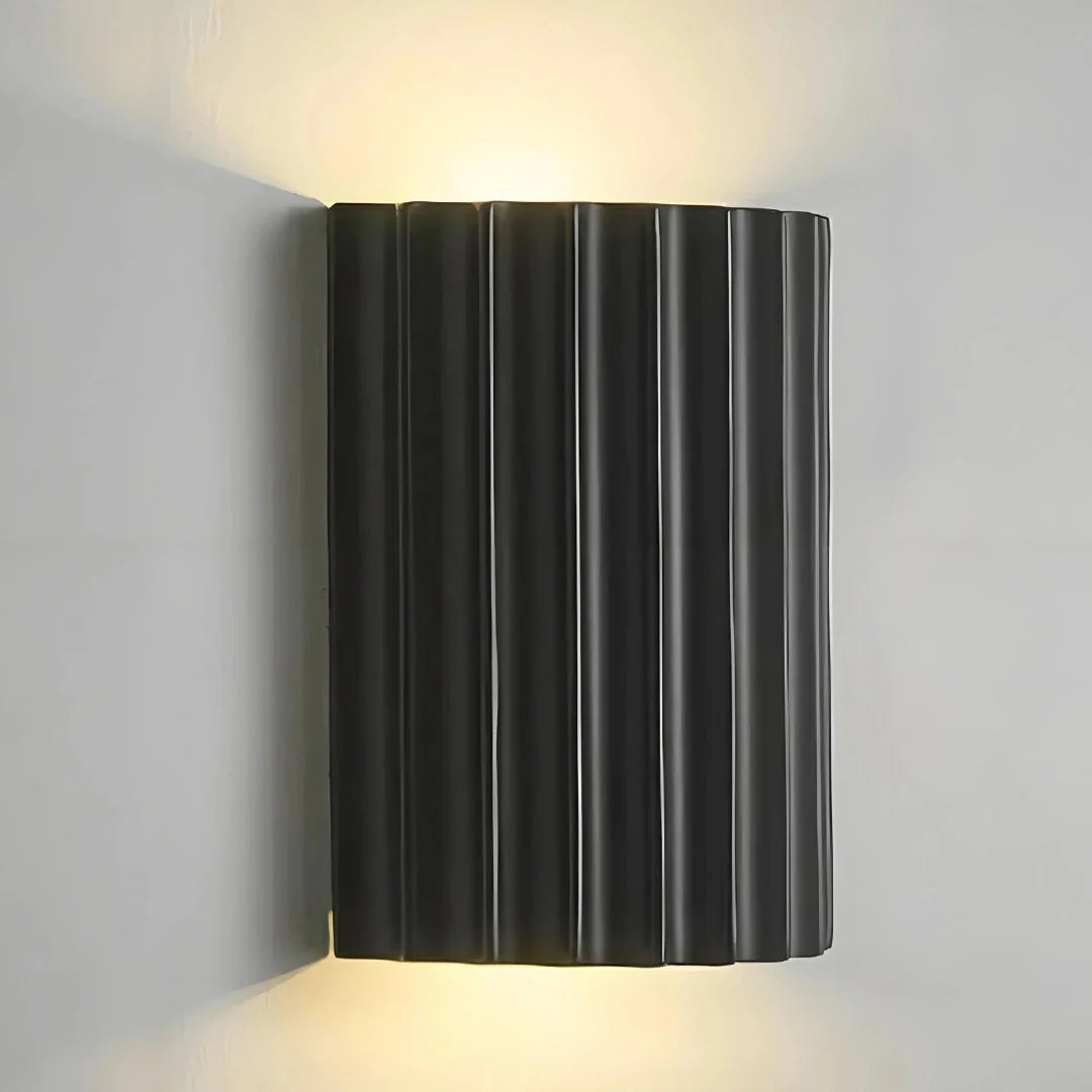 Applique da parete interna di design contemporaneo a mezzo cilindro scanalato per soggiorno