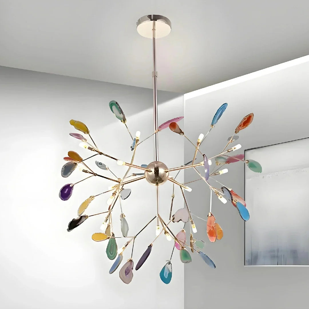Lampadario sputnik colorato dal design moderno con elementi in agata per soggiorno