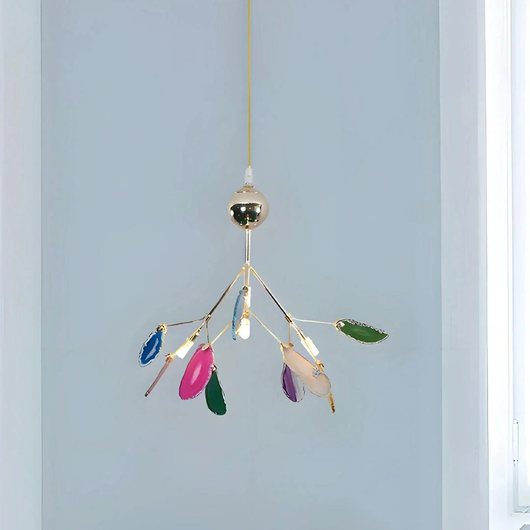 Lampadario sputnik colorato dal design moderno con elementi in agata per soggiorno