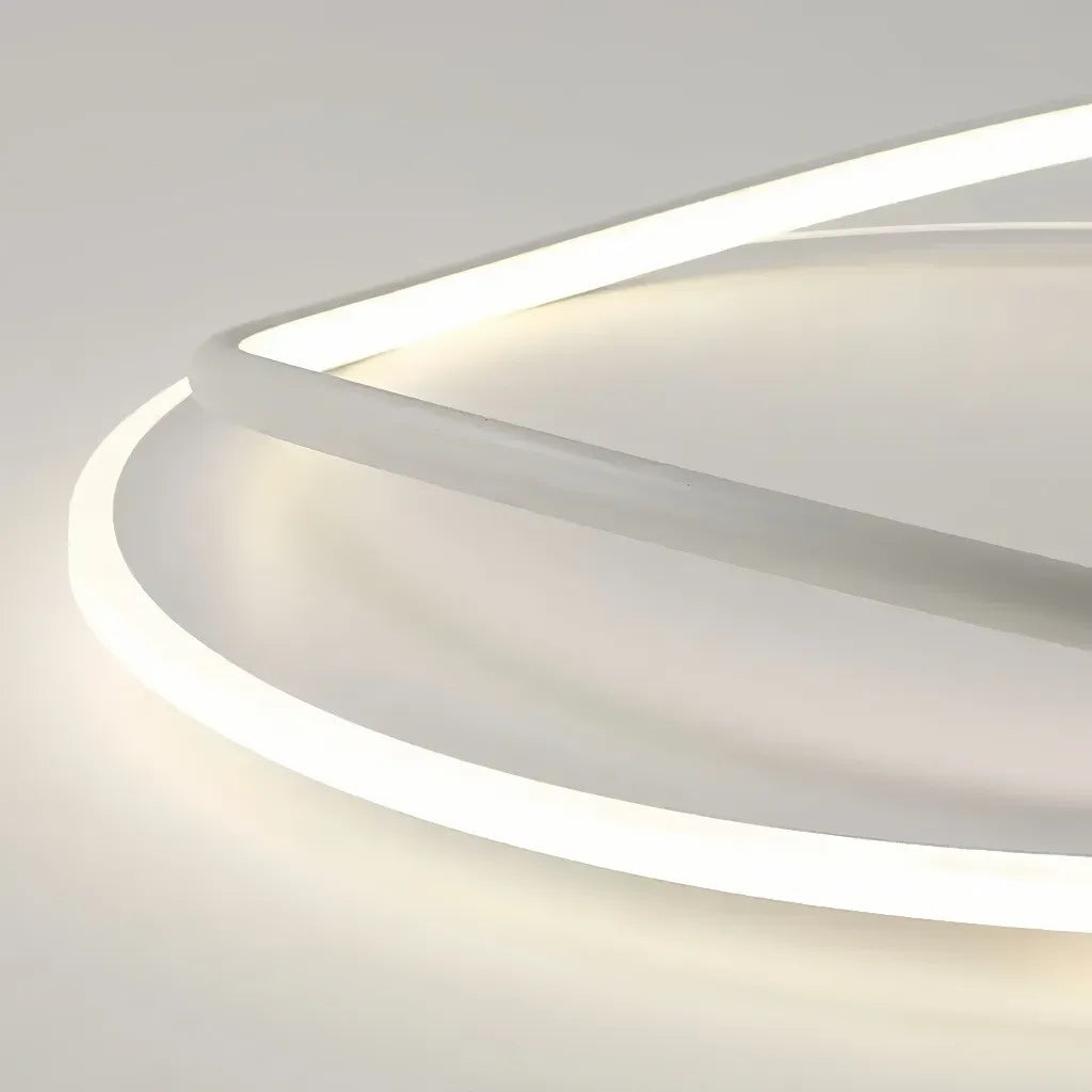Plafoniera ad anello LED dimmerabile dal design minimal per camera da letto