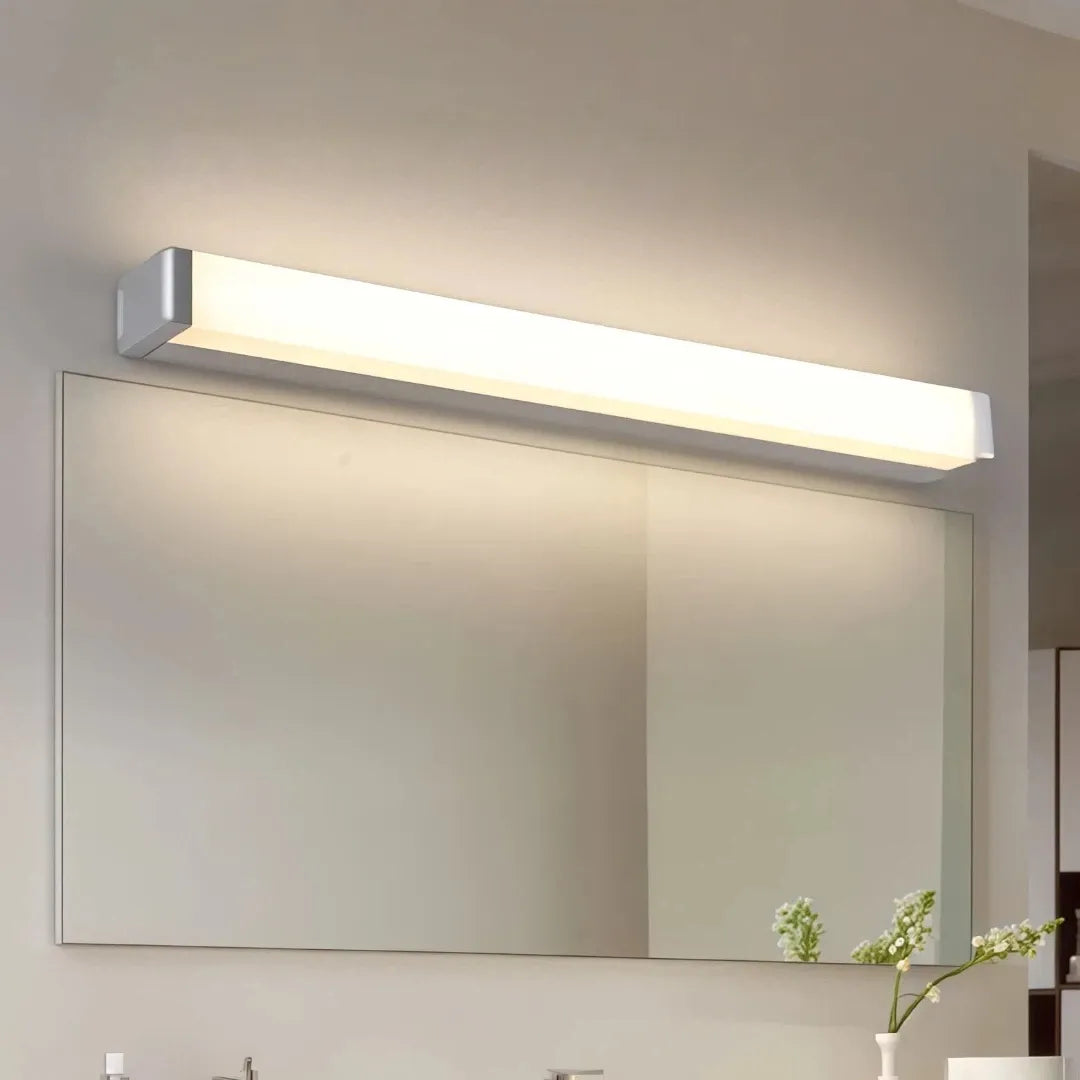 Applique per specchio da bagno minimale con corpo lineare e LED dimmerabile