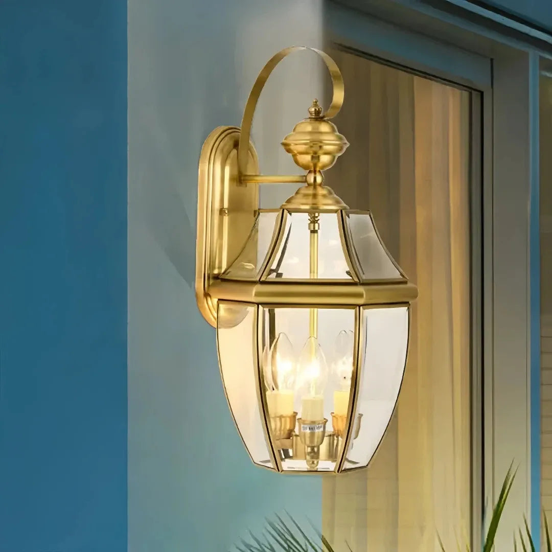 Applique lanterna da esterno classica a tre luci in ottone con vetro trasparente