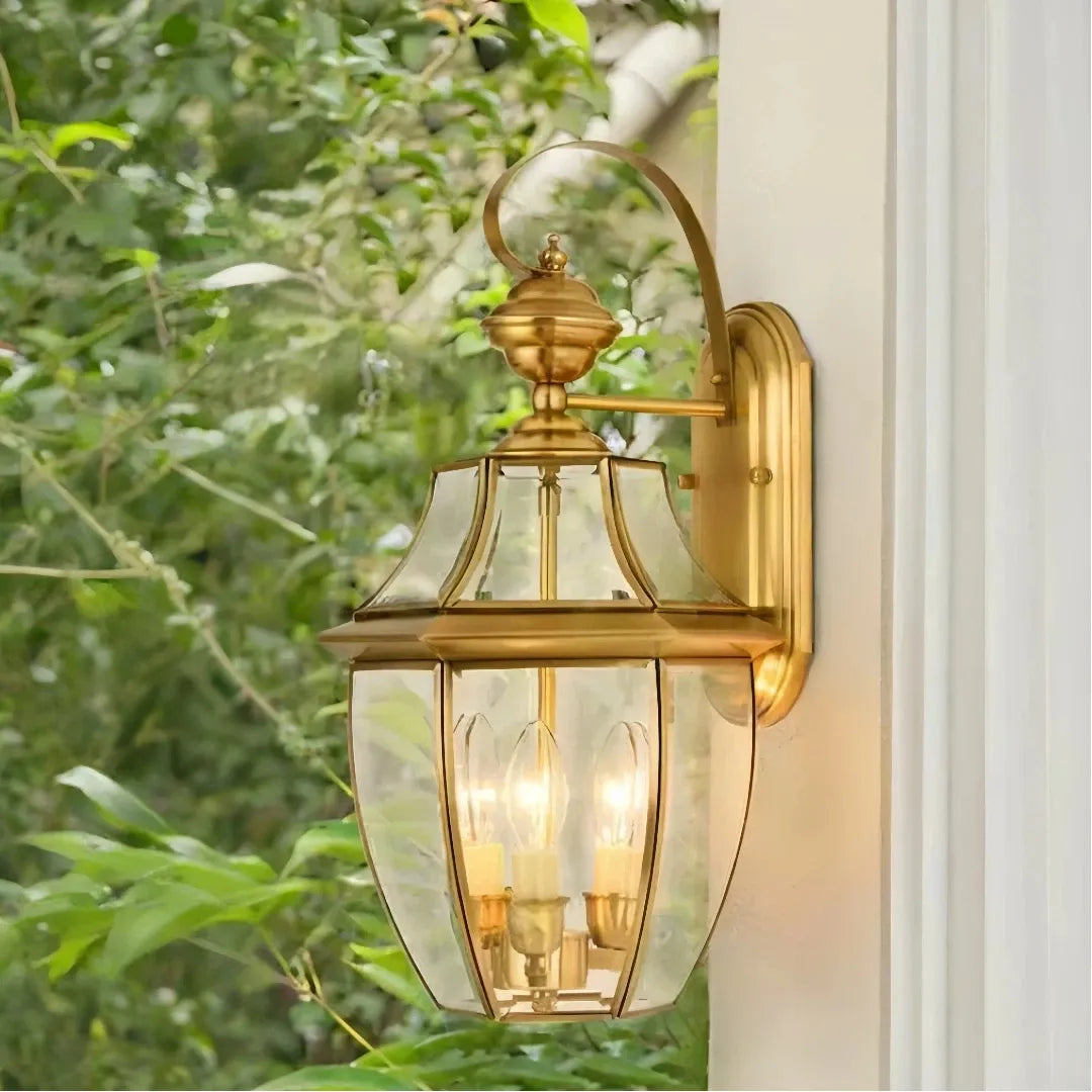 Applique lanterna da esterno classica a tre luci in ottone con vetro trasparente