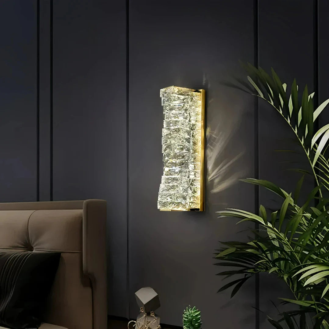 Applique da parete in cristallo verticale a LED dimmerabile di lusso per camera da letto
