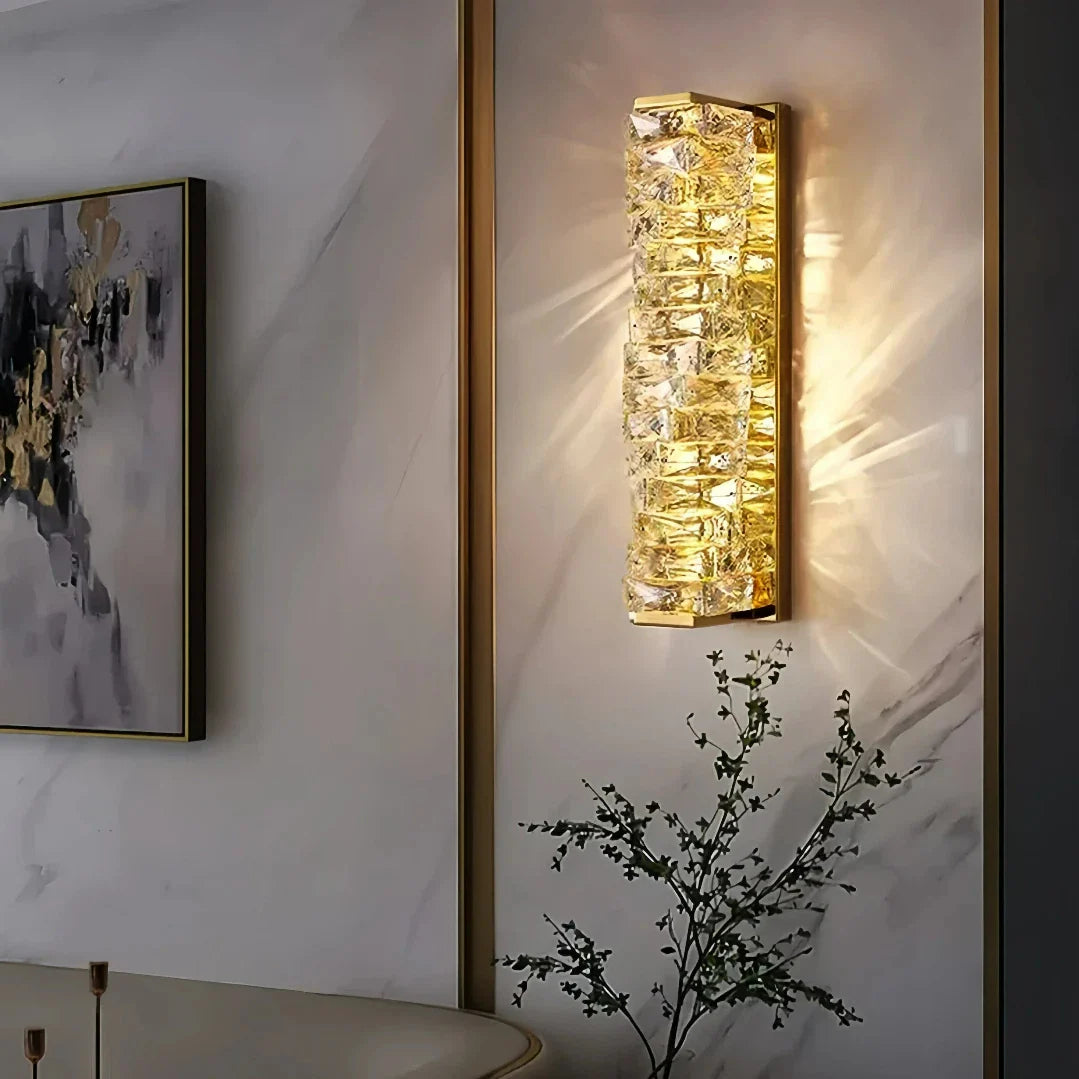 Applique da parete in cristallo verticale a LED dimmerabile di lusso per camera da letto
