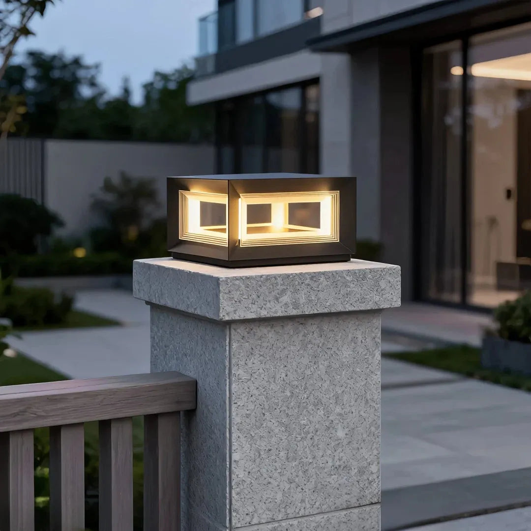 Lampada pilastro LED solare da giardino in metallo nero con struttura rettangolare aperta