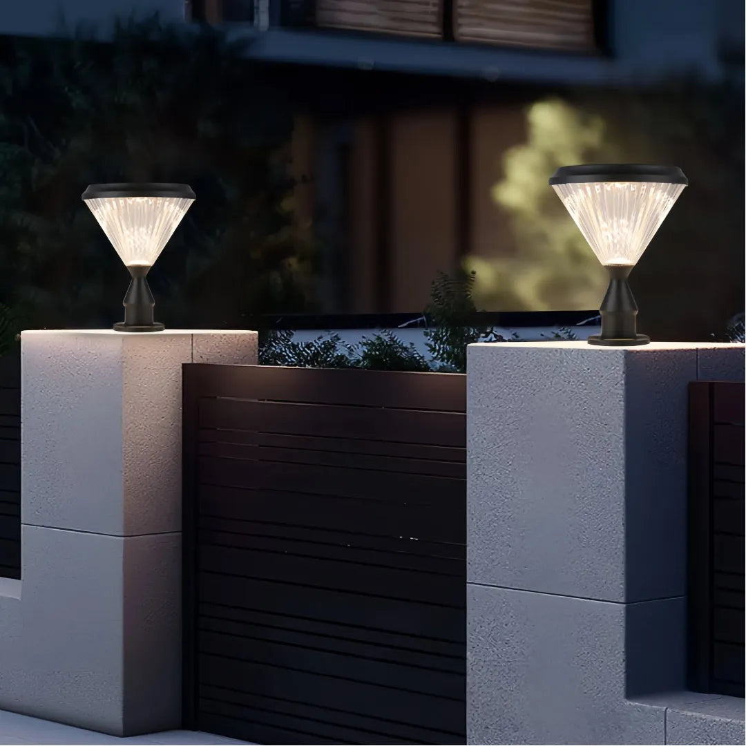 Lampada per pilastro e cancello a LED solare nera dal design minimal a calice